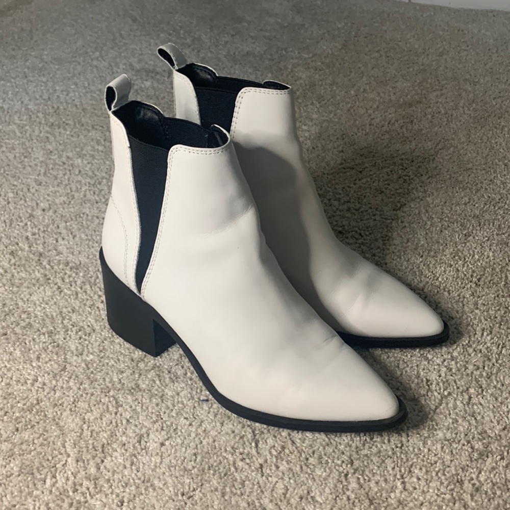 WHITE STEVE MADDEN CHELSEA BOOTS